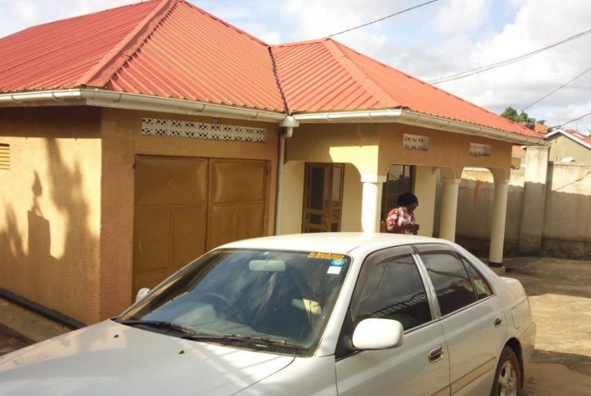 3 Bedroom house for sale in Kira sitting on 50*100 fts