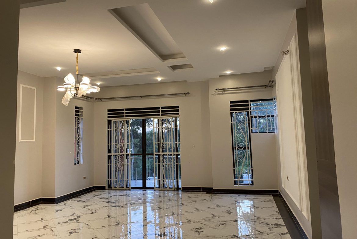 KIRA 5 BEDROOMS MANSION FOR SALE AT 850M UGX