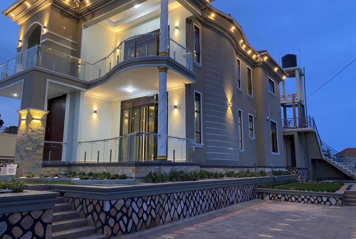 KIRA EXQUISITE 6 BEDROOMS MANSION FOR SALE AT 870M UGX