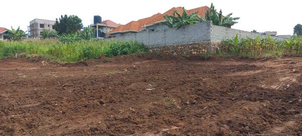 Plot in Jomayi-Namugongo with a very good hill view 75x100ft
