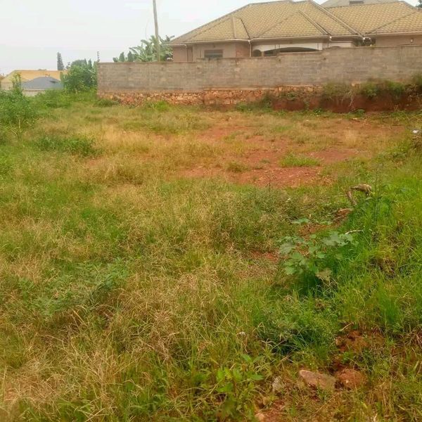 Plots for sale in kisasi, 26 decimals, private mile land