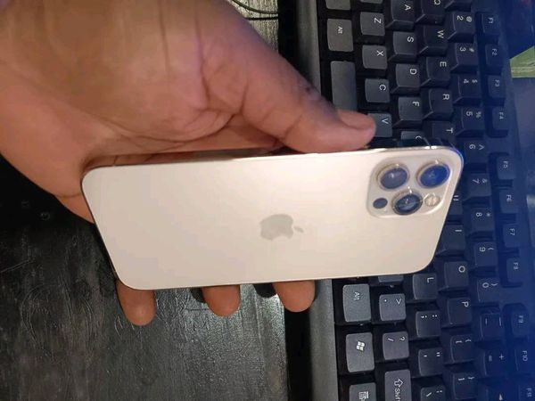 IPhone 12 pro clean piece