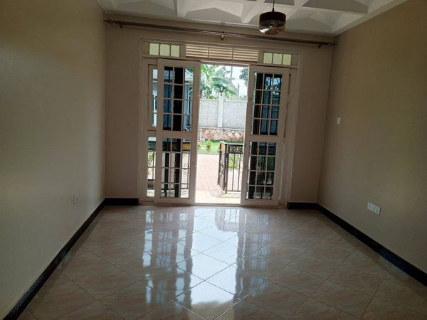 Kira shimoni Rd 600k spacious one bedroom and sitting room f