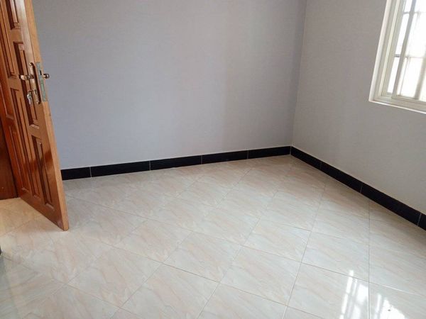 Kira shimoni Rd 600k spacious one bedroom and sitting room f