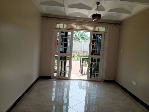 Kira shimoni Rd 600k spacious one bedroom and sitting room f