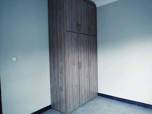 Kira shimoni Rd 600k spacious one bedroom and sitting room