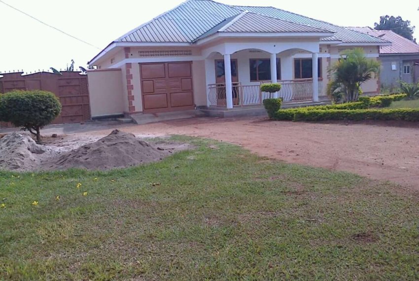4bedroom house for sale in Nkumba