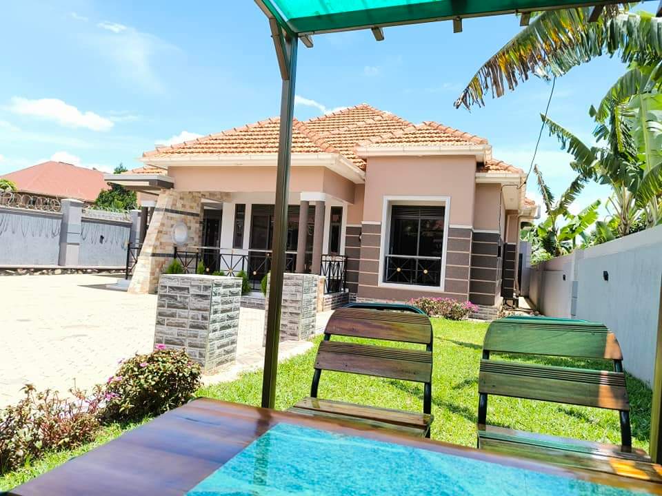 Kira 4 Bedrooms Bungalow For Sale