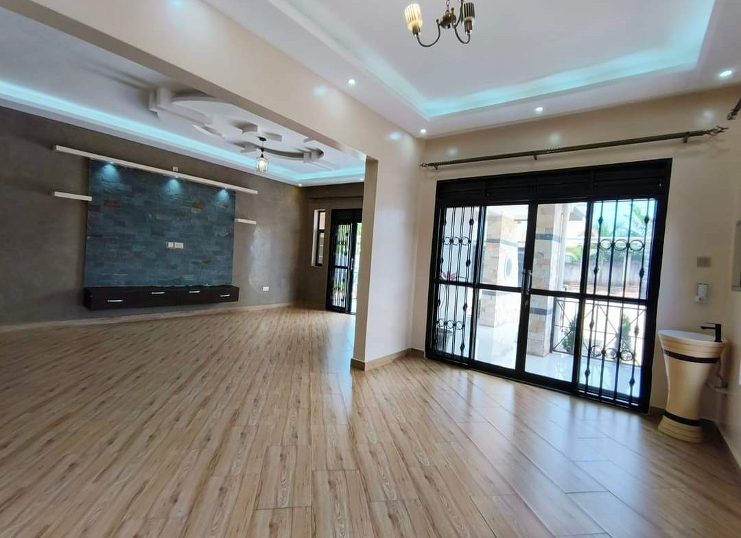 Kira 4 Bedrooms Bungalow For Sale