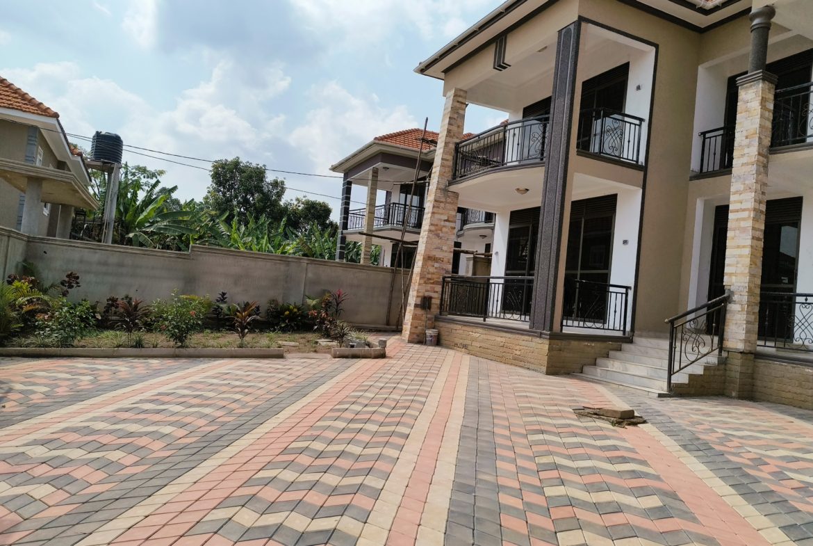 KIRA 5 BEDROOMS MANSION HOUSE FOR SALE