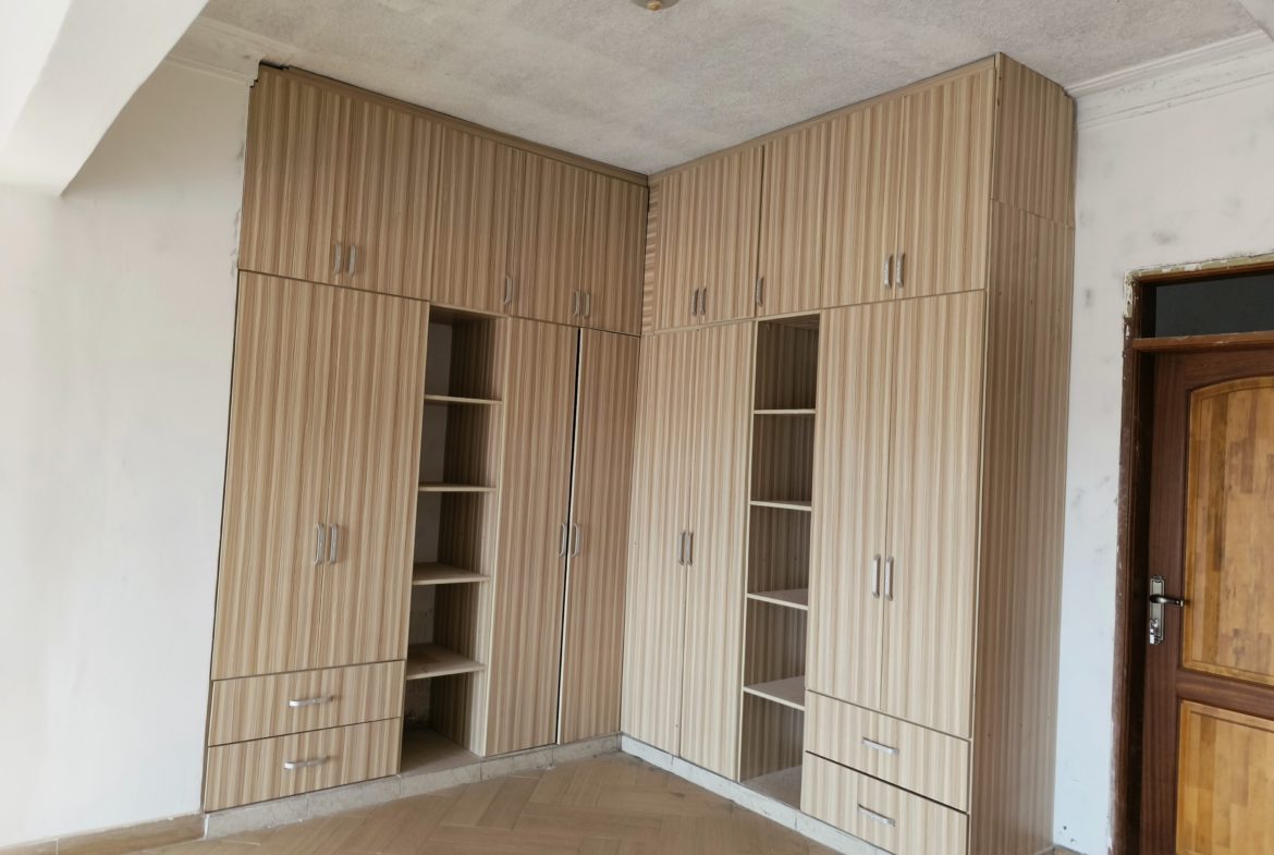 Home Houses & Apartment Land & Plots Kira 6 Bedroom Mansion