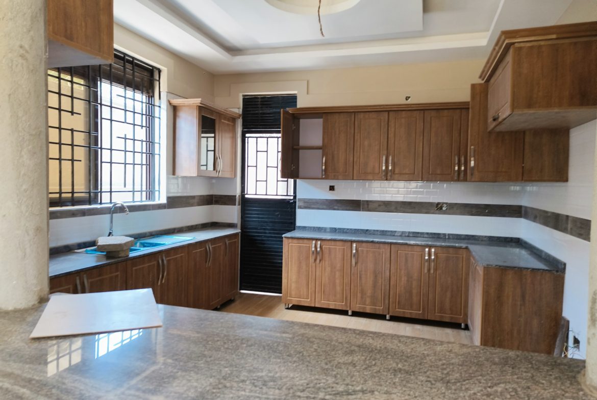 KULAMBIRO 5 BEDROOM MANSION FOR SALE AT 700M UGX