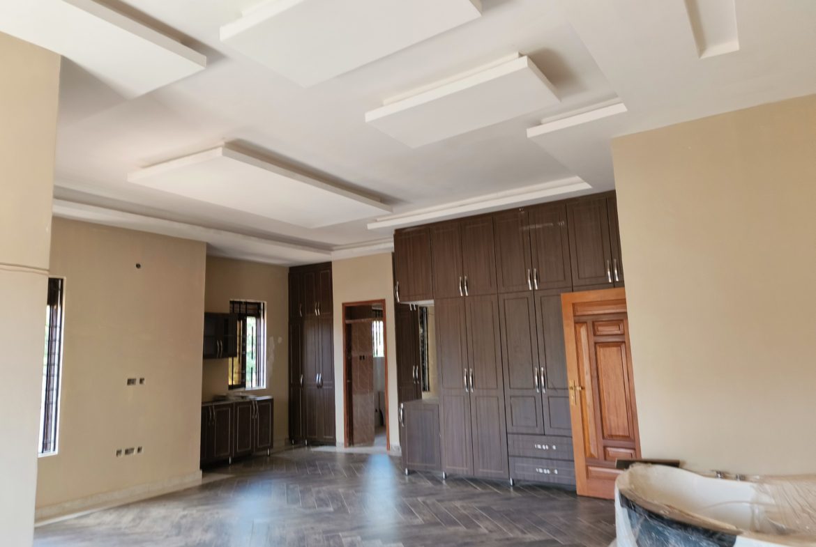 KULAMBIRO 5 BEDROOM MANSION FOR SALE AT 700M UGX
