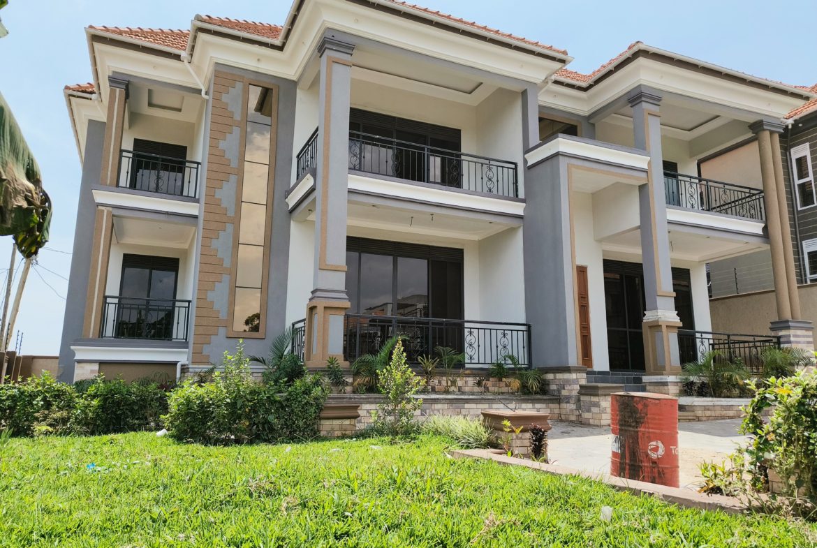 KISAASI 6 BEDROOMS MANSION FOR SALE AT 950M UGX