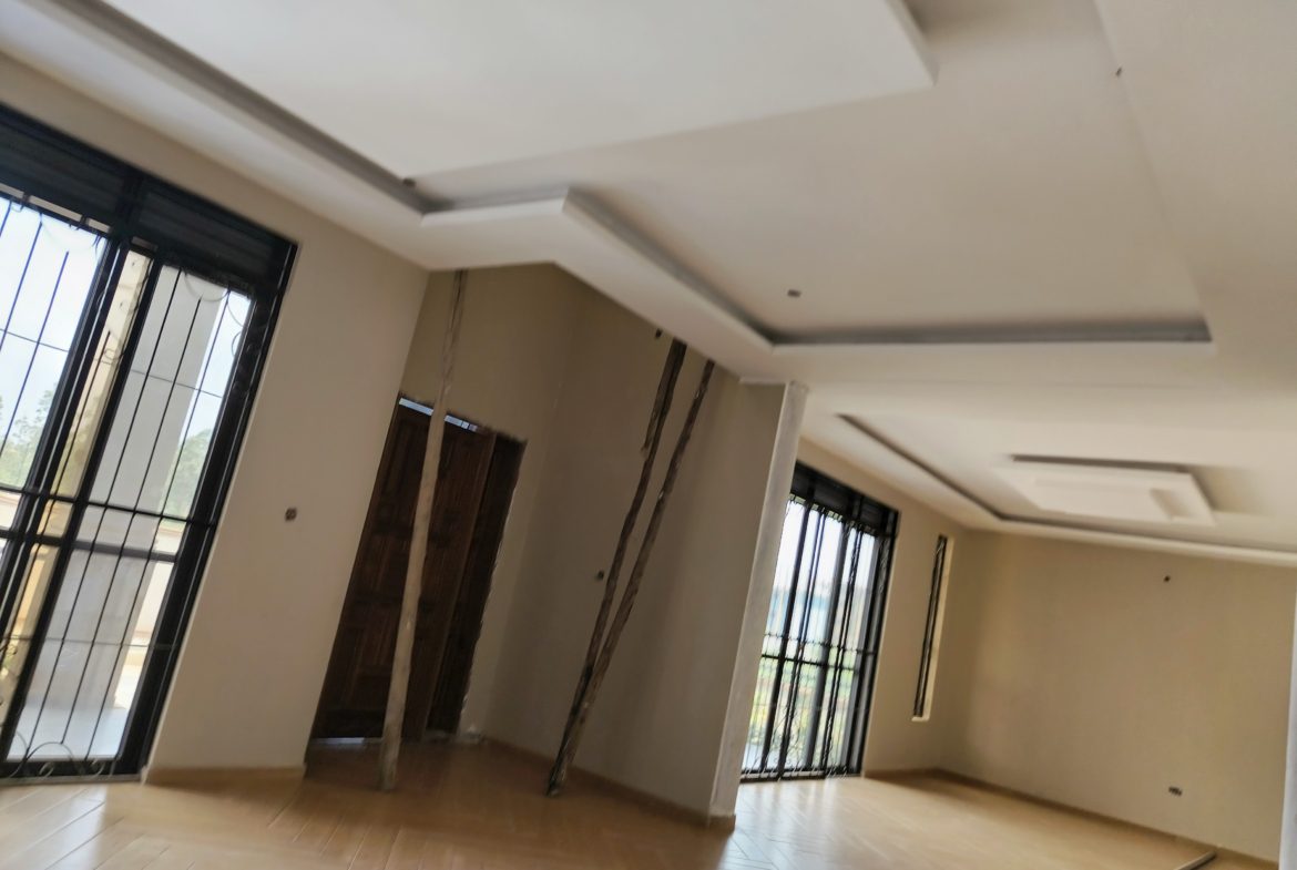 KISAASI 6 BEDROOMS MANSION FOR SALE AT 950M UGX