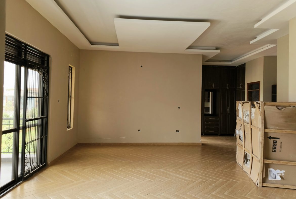 KISAASI 6 BEDROOMS MANSION FOR SALE AT 950M UGX