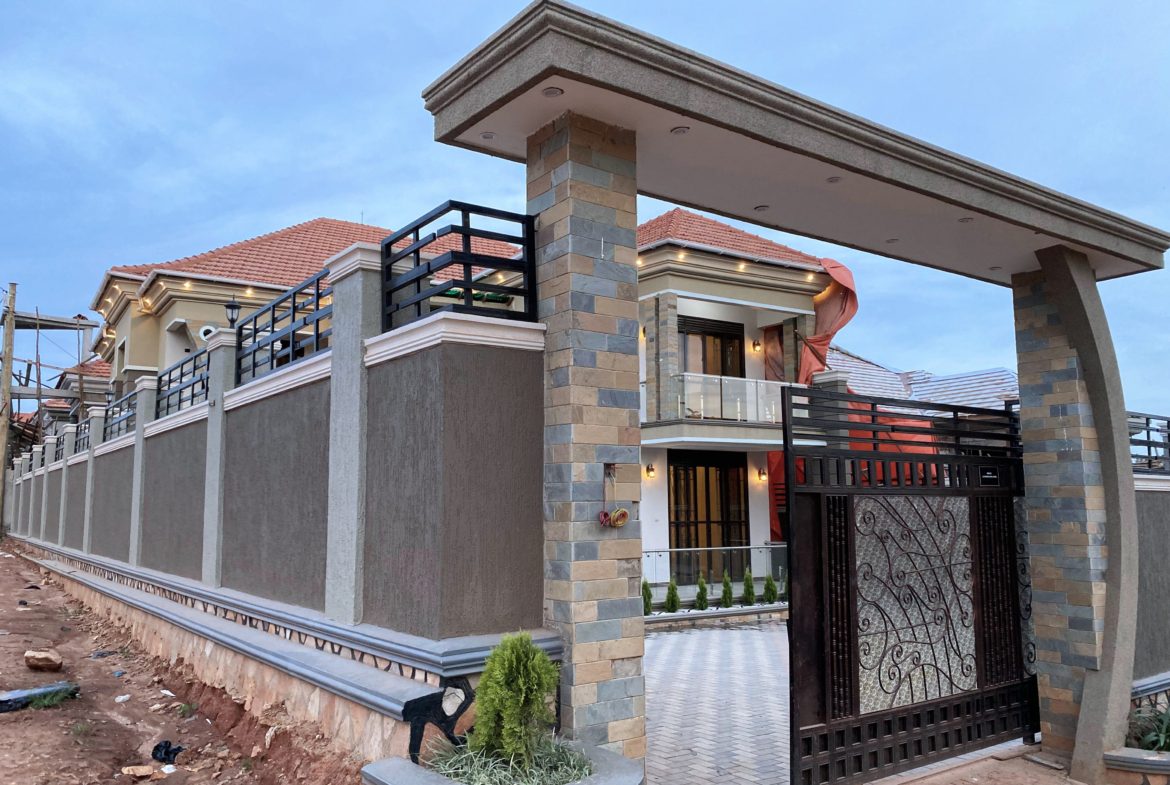 KIRA 5 BEDROOMS MANSION FOR SALE AT 850M UGX