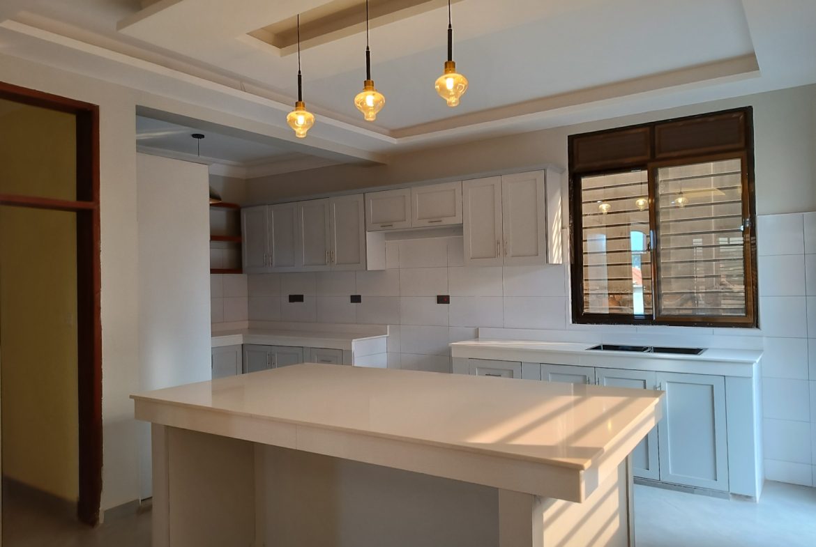 5 Bedrooms Mansion For Sale In Kira