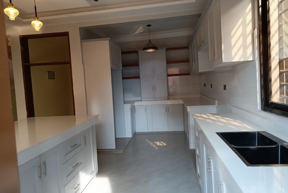 5 Bedrooms Mansion For Sale In Kira