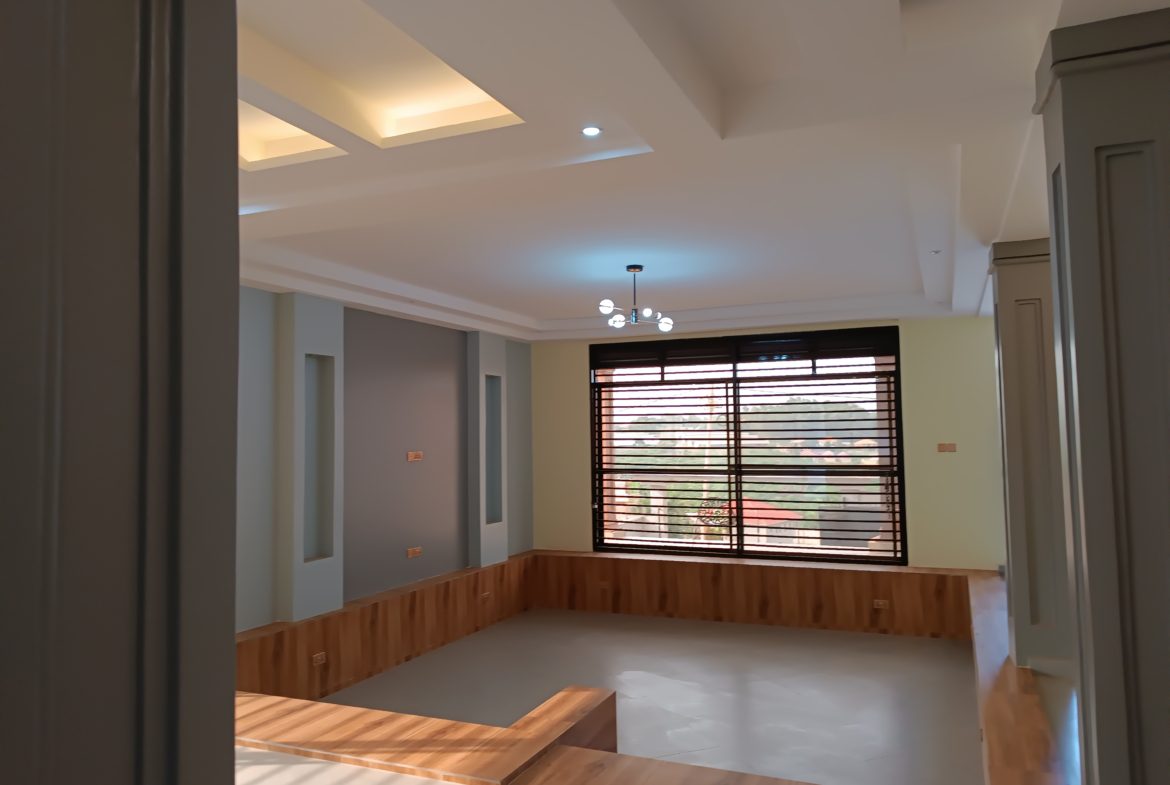 5 Bedrooms Mansion For Sale In Kira