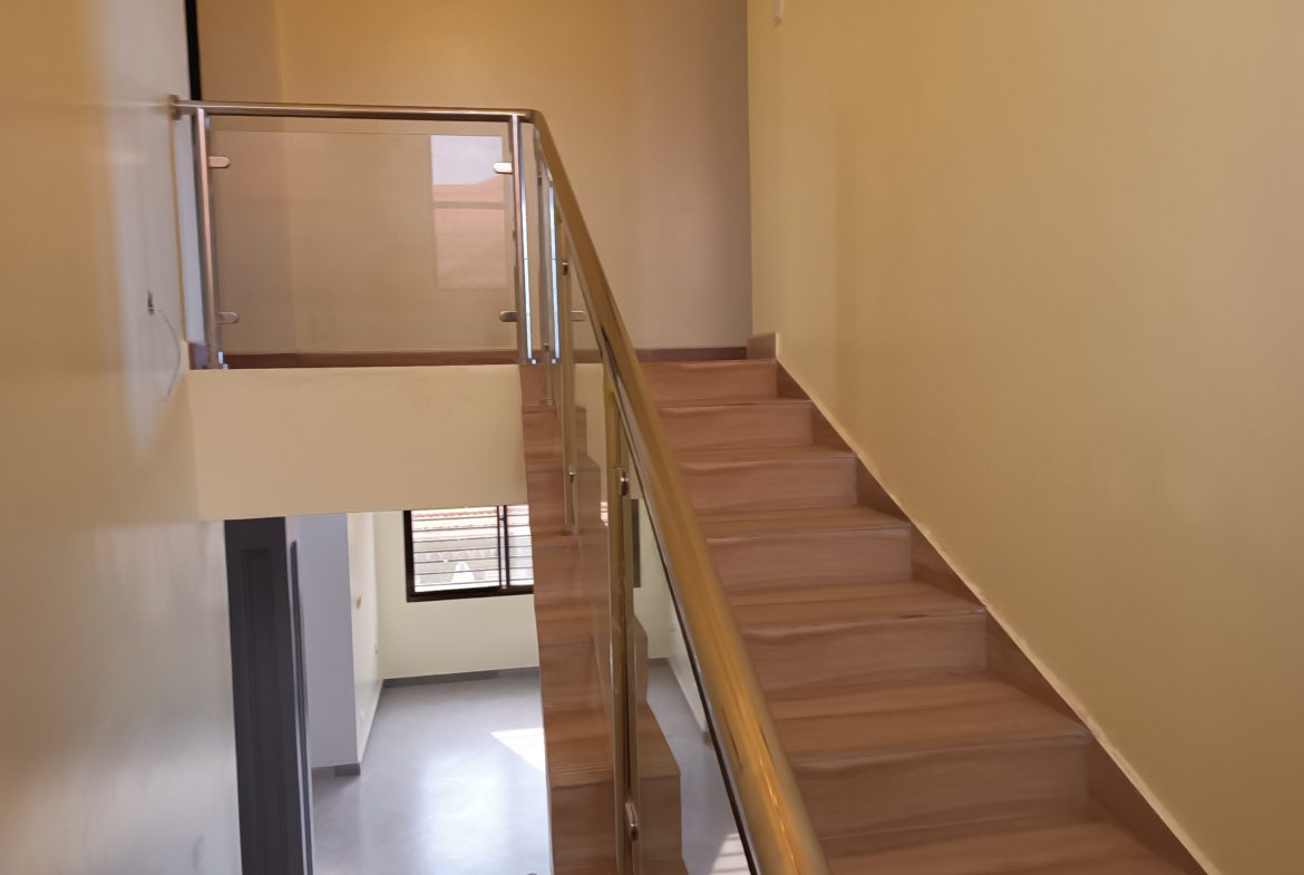 5 Bedrooms Mansion For Sale In Kira