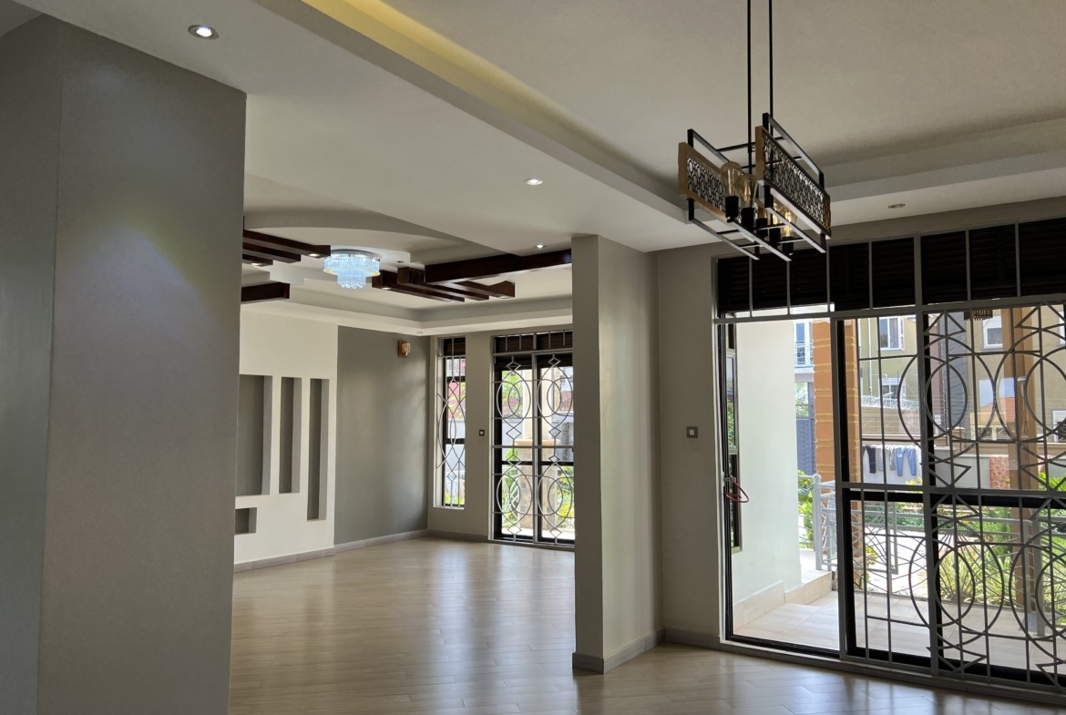 Kyanja 7 Bedrooms Mansion For Sale At 1.1Billion Ugx