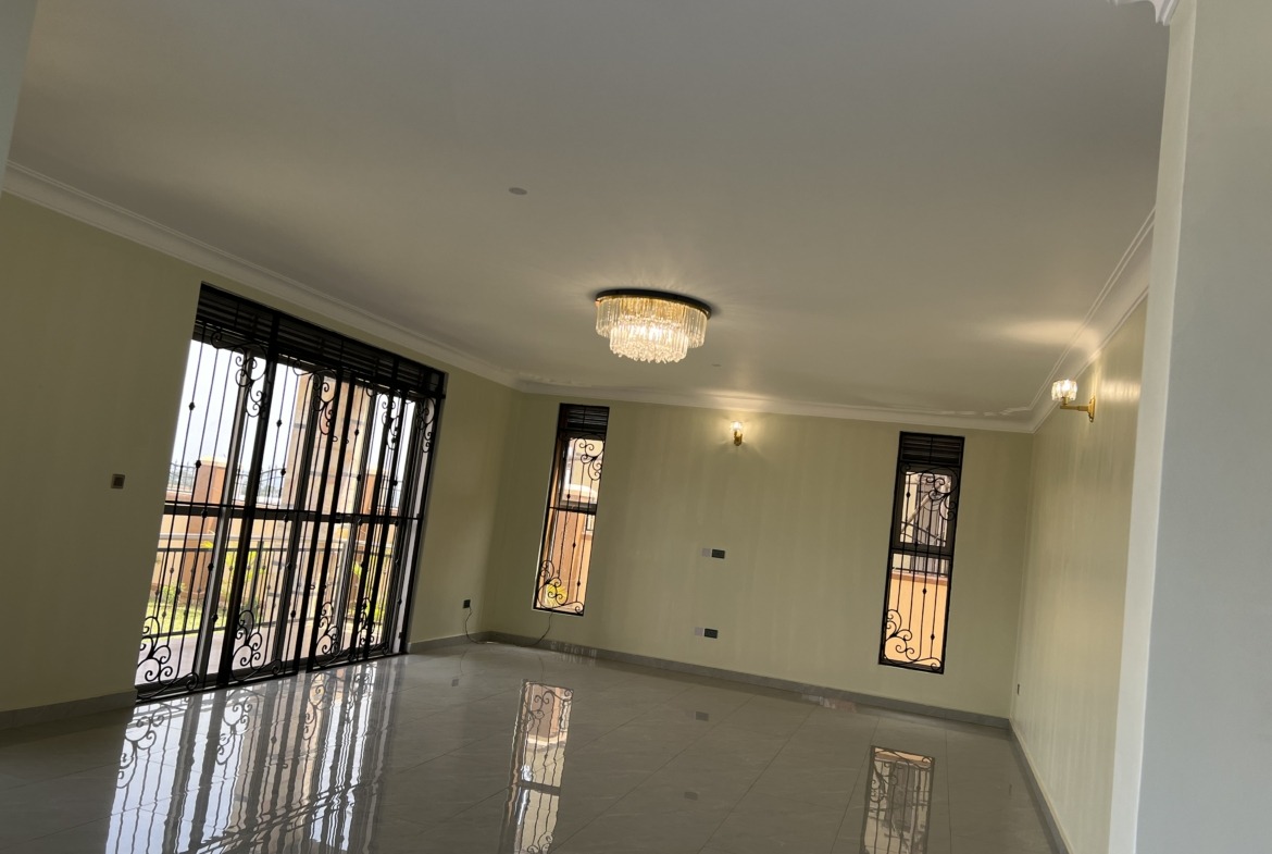 Munyonyo 6 Bedrooms Mansion For Sale $500,000