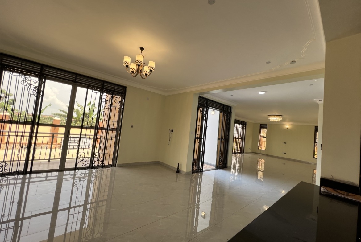 Munyonyo 6 Bedrooms Mansion For Sale $500,000