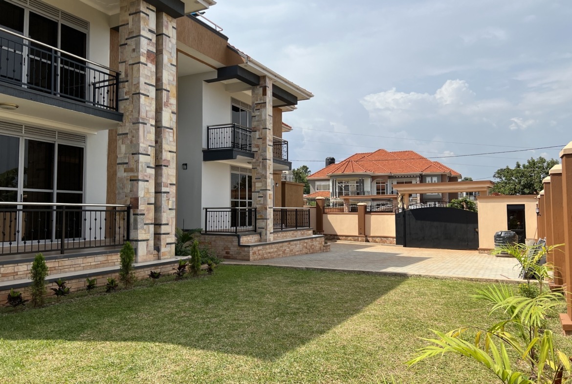 Munyonyo 6 Bedrooms Mansion For Sale $500,000