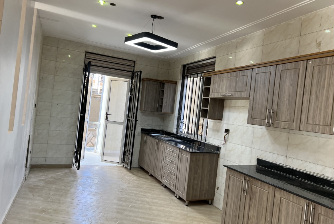 KYANJA 6 BEDROOMS MANSION FOR SALE AT 780M UGX