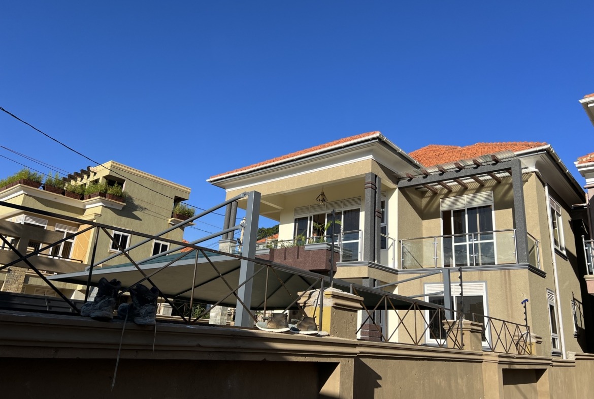 KYANJA 6 BEDROOMS MANSION FOR SALE AT 780M UGX