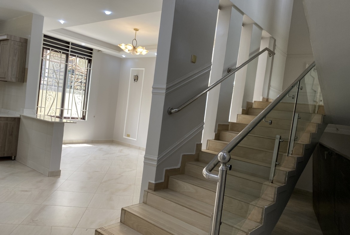 LUXURIOUS 5 BEDROOMS MANSION FOR SALE AT 850MILLIONS IN KIRA
