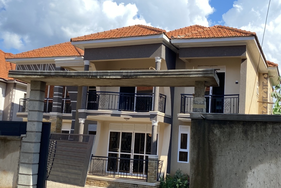 6 Bedrooms Mansion For Sale At 750millions UGX In Kira Town