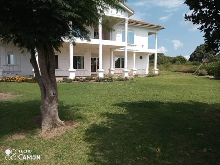 8 Bedroom Lakeside Mansion for Sale in Nalugala along Entebb