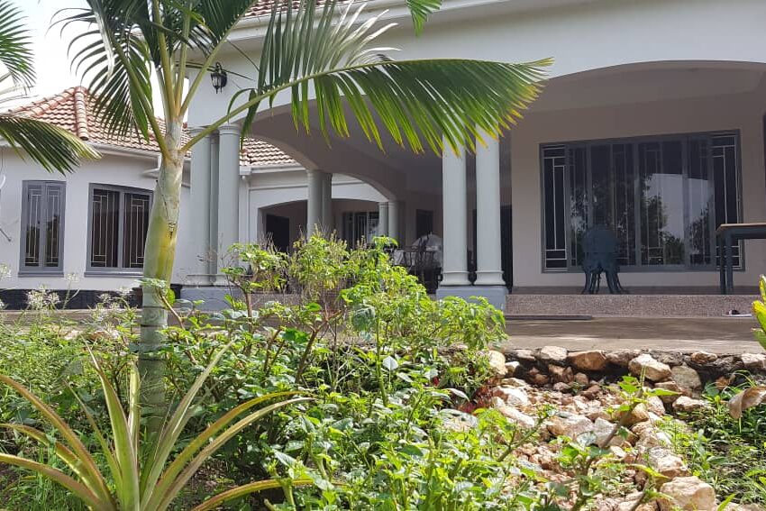 Posh Mansion on 14 Acres for Sale in Gobero, Kakiri in Wakis