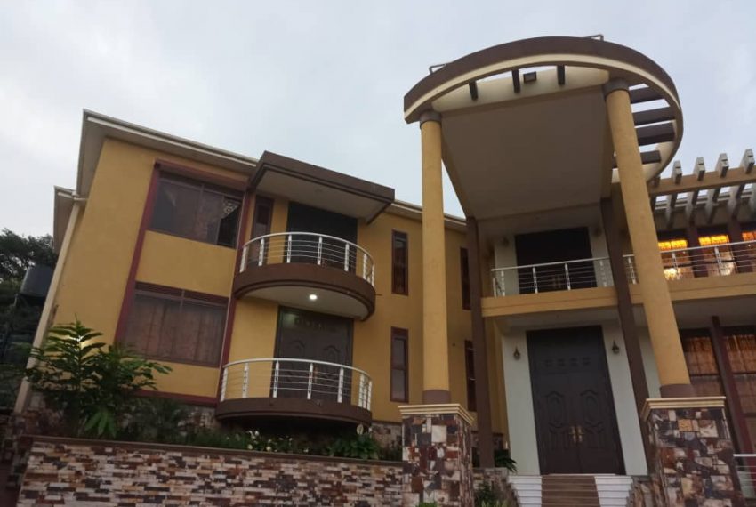 5 Bedrooms Posh Home for Sale in Lubowa Entebbe Road