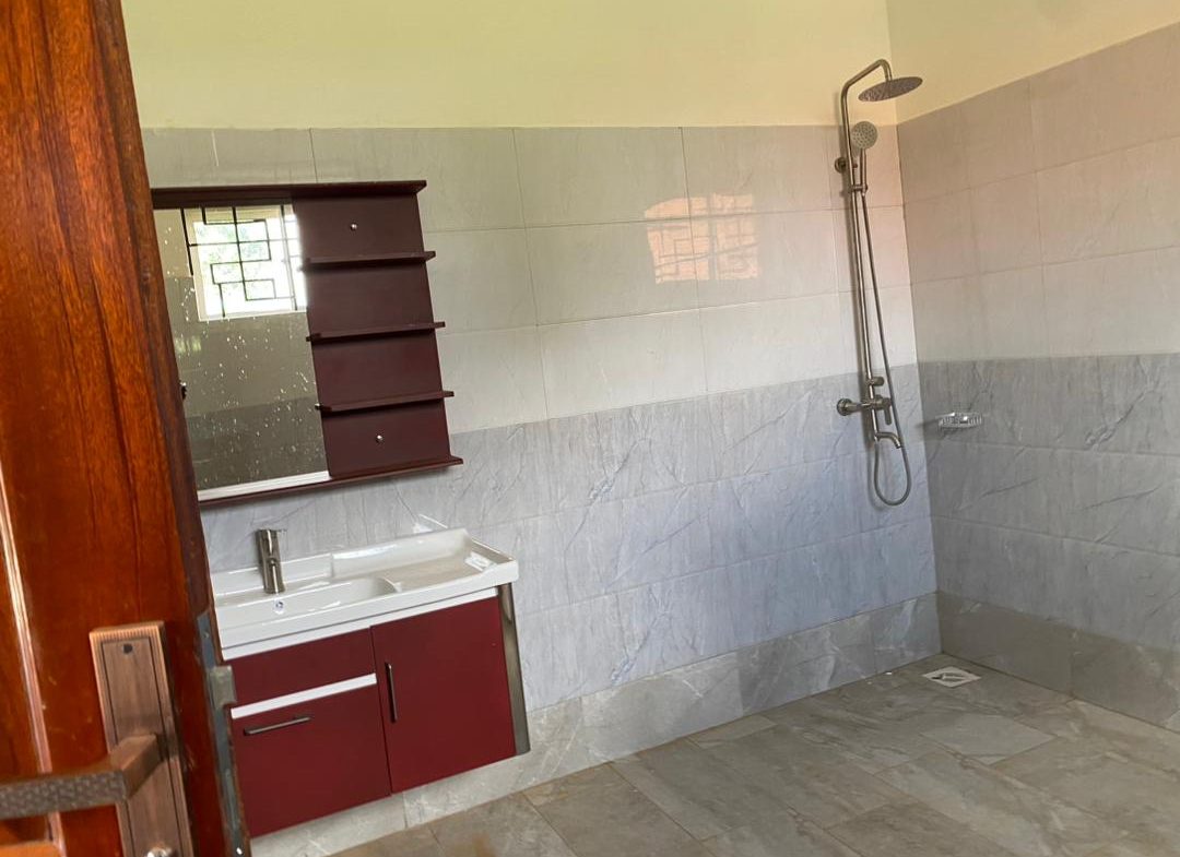 Mansion In Kulambiro With Modern Fittings