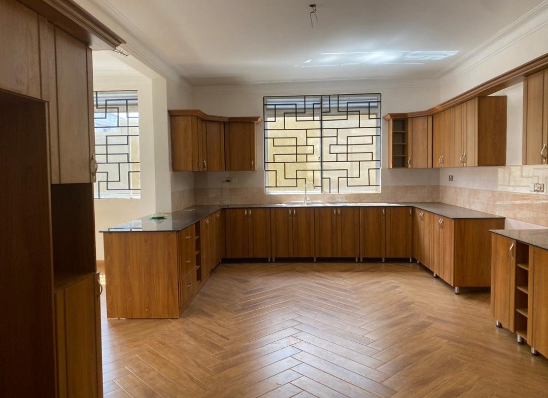 Mansion In Kulambiro With Modern Fittings