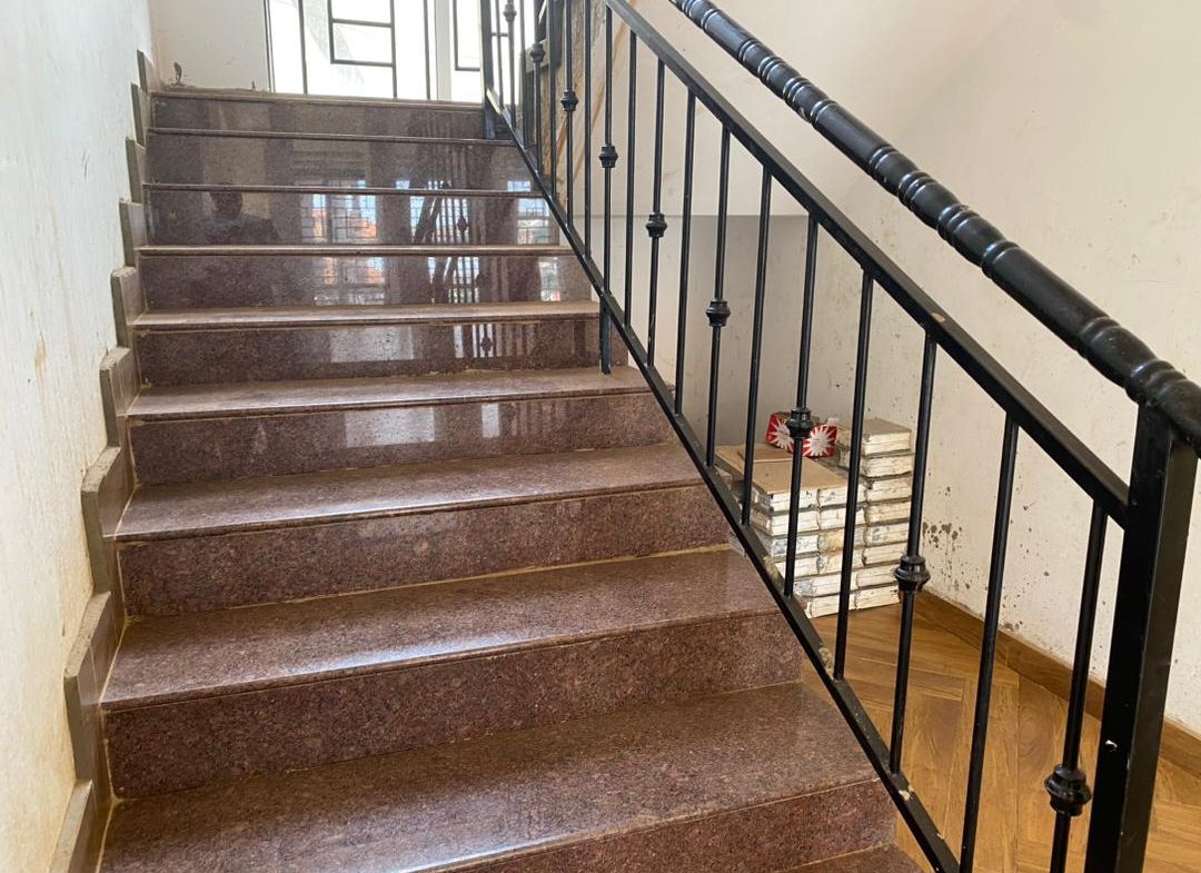 Mansion In Kulambiro With Modern Fittings
