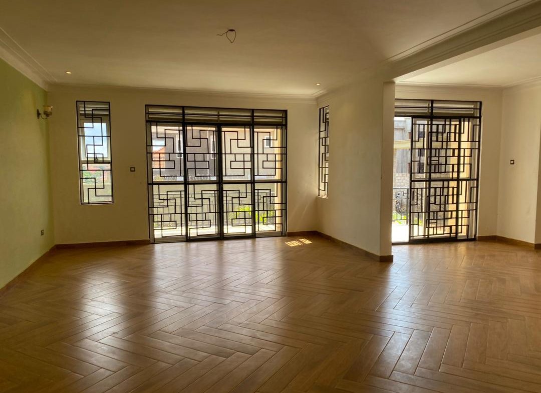 Mansion In Kulambiro With Modern Fittings