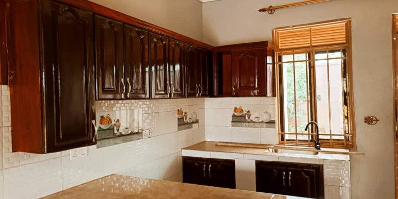 House in Jogo Namugongo having 4 bedrooms for sale