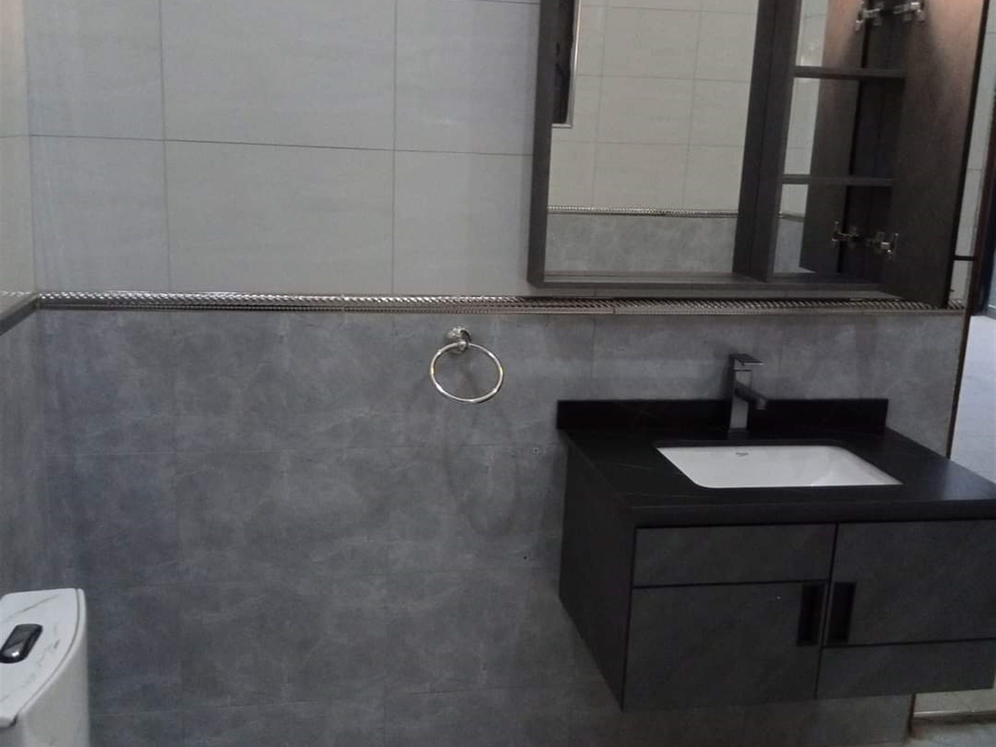 5 bedroom Mansion for sale in Kyanja
