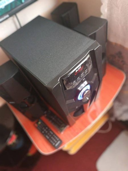 New woofer with its 3 speakers Good bass