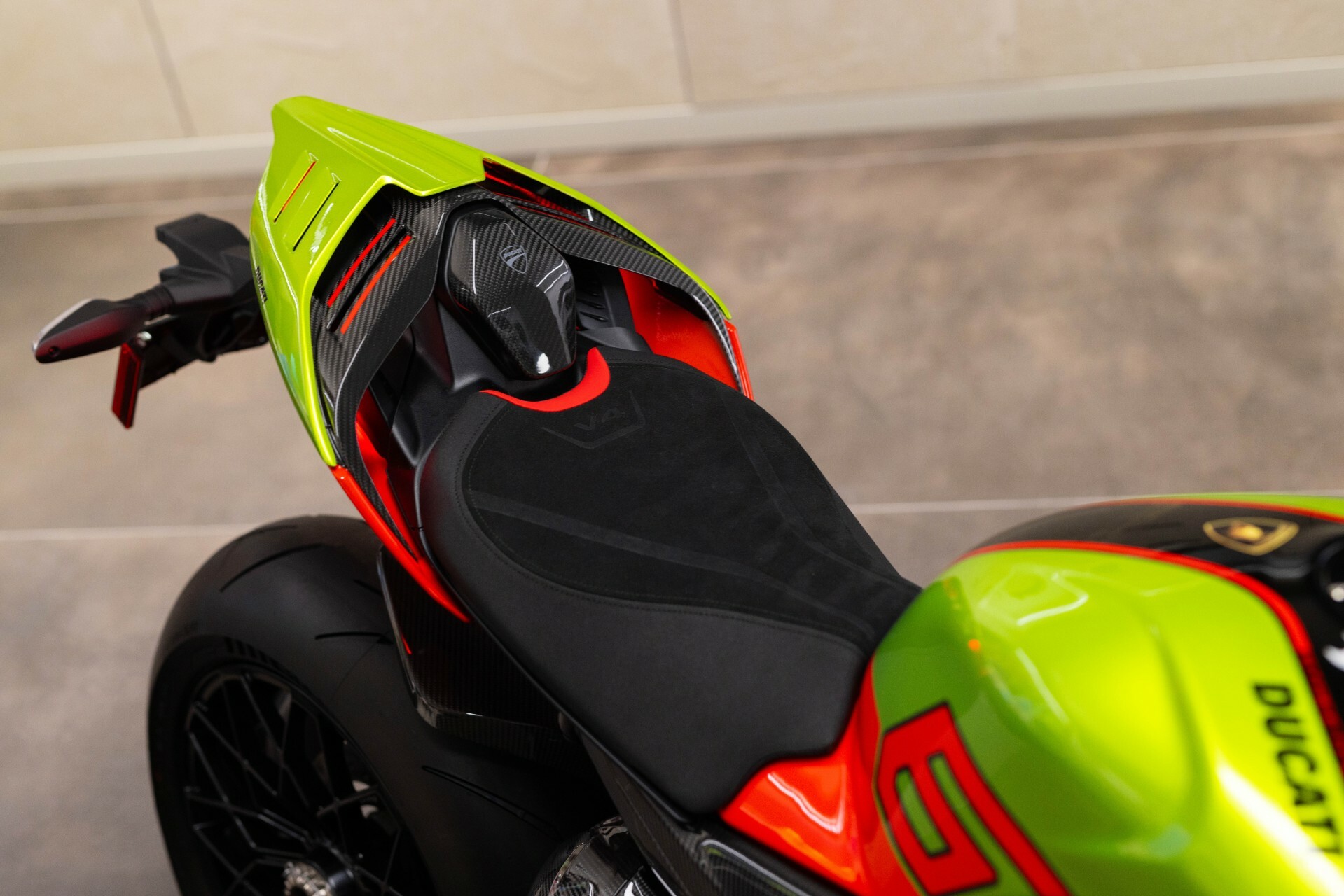 Ducati v4 Lamborghini 2023