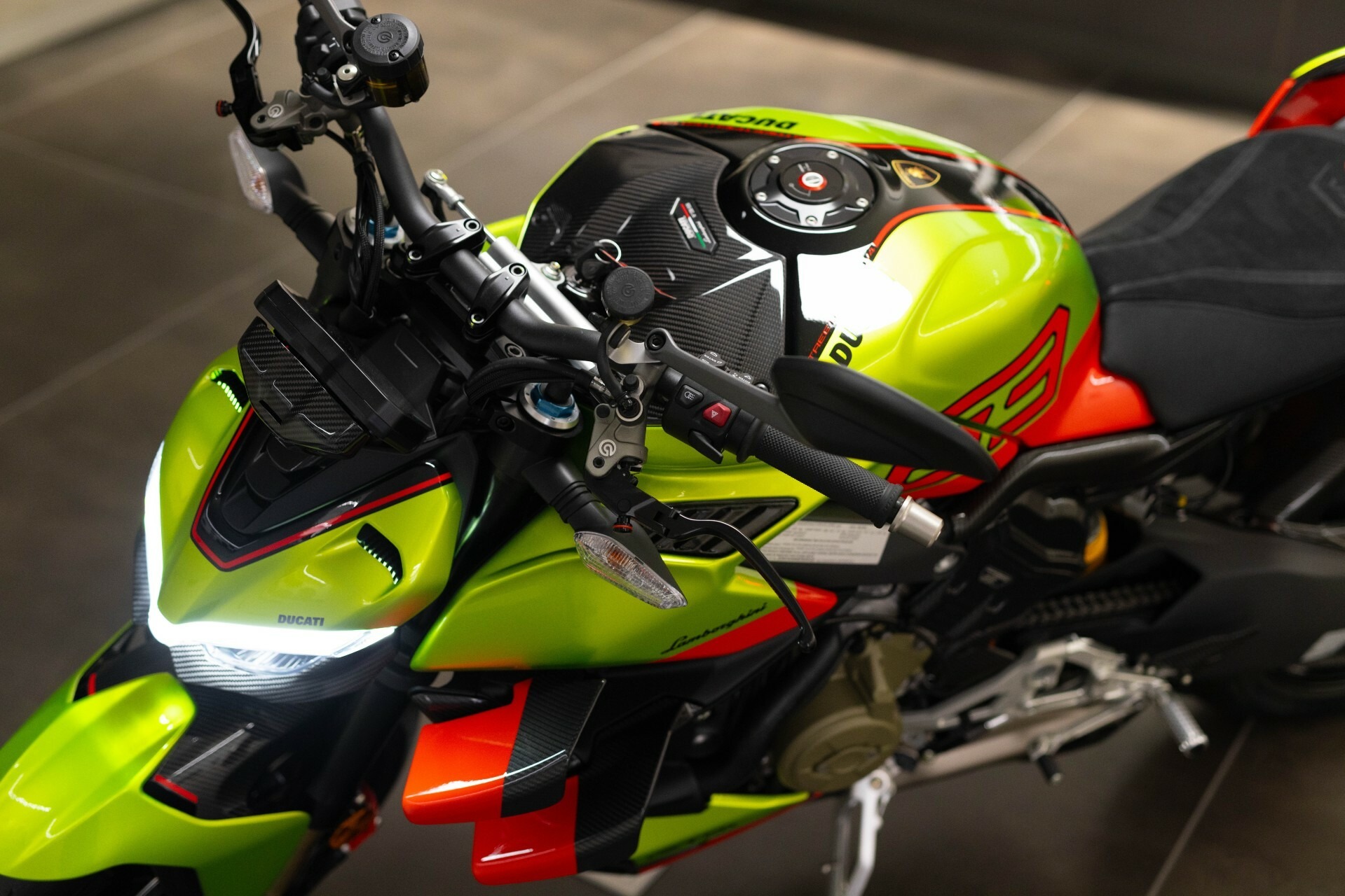 Ducati v4 Lamborghini 2023