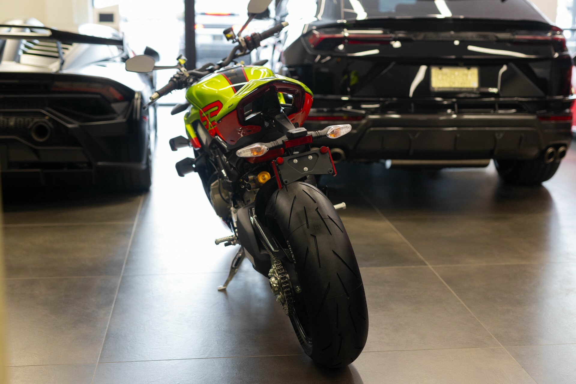 Ducati v4 Lamborghini 2023